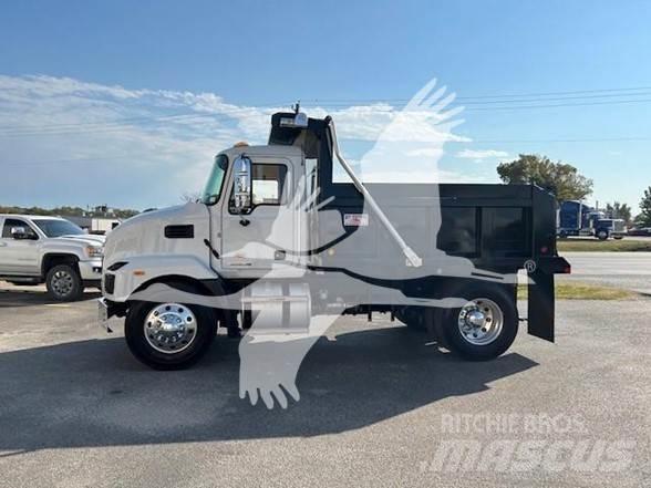 Mack MD6 덤프 트럭