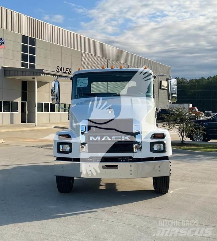 Mack MD6 덤프 트럭