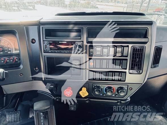 Mack MD6 덤프 트럭