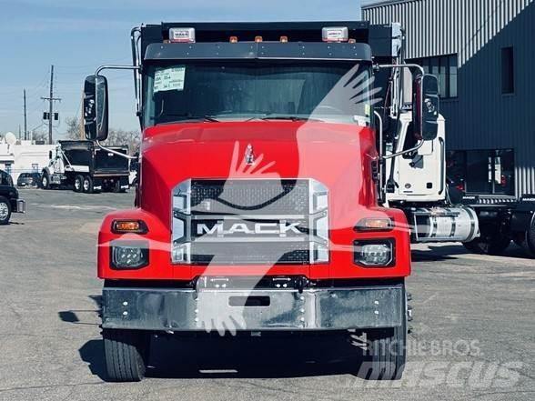 Mack MD6 덤프 트럭
