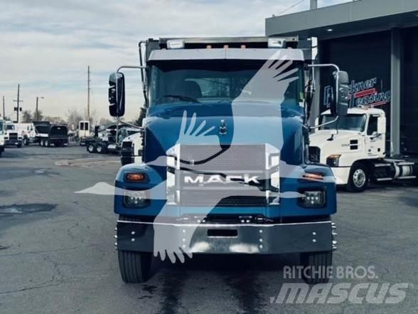 Mack MD6 덤프 트럭