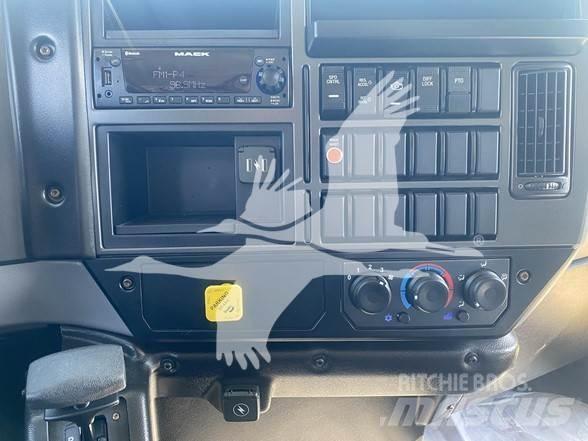 Mack MD6 덤프 트럭