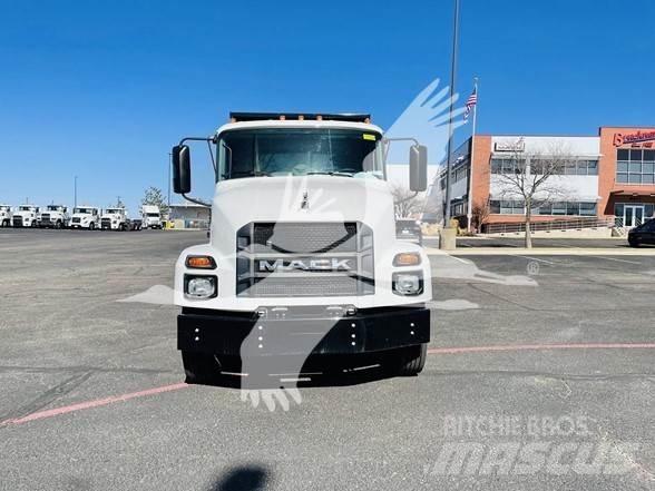 Mack MD6 덤프 트럭