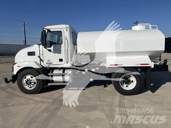 Mack MD6 탱커 트럭
