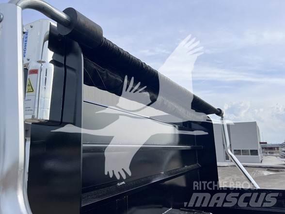 Mack MD6 덤프 트럭