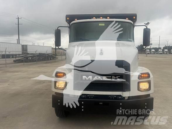 Mack MD6 덤프 트럭