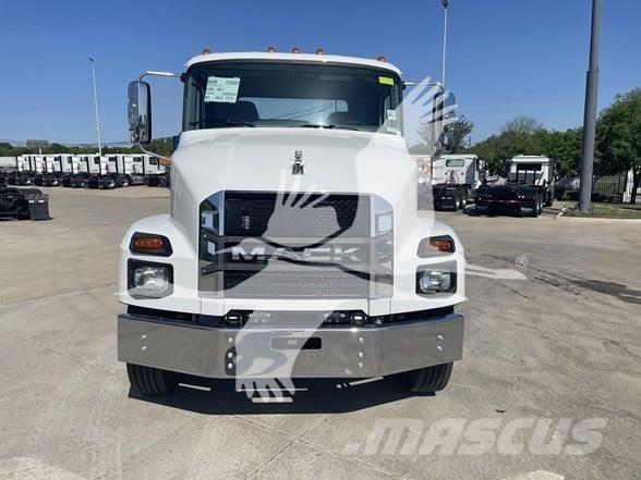 Mack MD6 트랙터 유닛