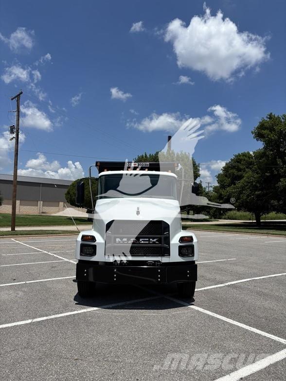 Mack MD6 덤프 트럭
