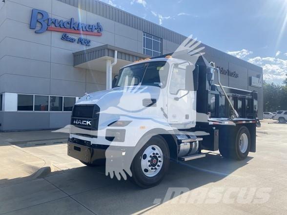 Mack MD6 덤프 트럭