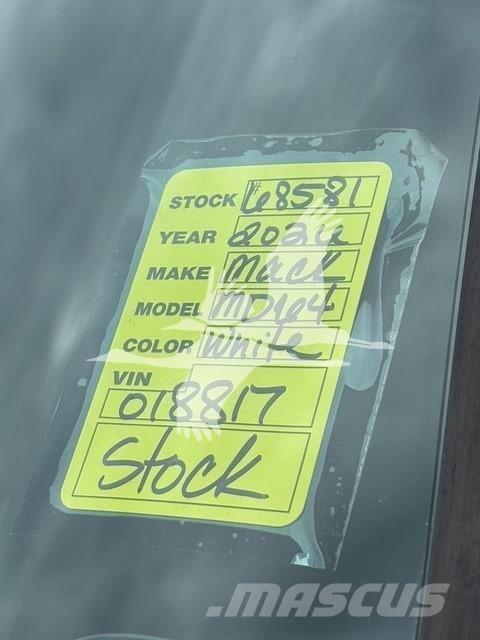 Mack MD6 덤프 트럭