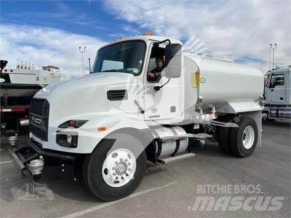 Mack MD7 탱커 트럭