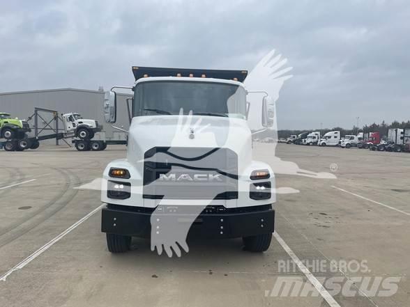 Mack MD7 덤프 트럭