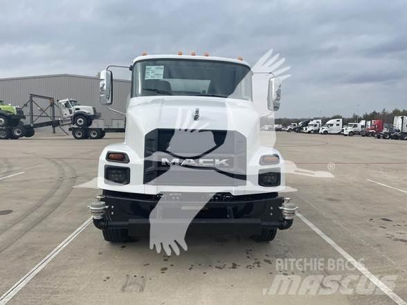 Mack MD7 탱커 트럭