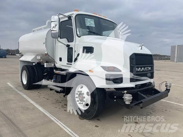 Mack MD7 탱커 트럭