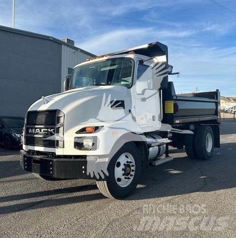 Mack MD7 덤프 트럭