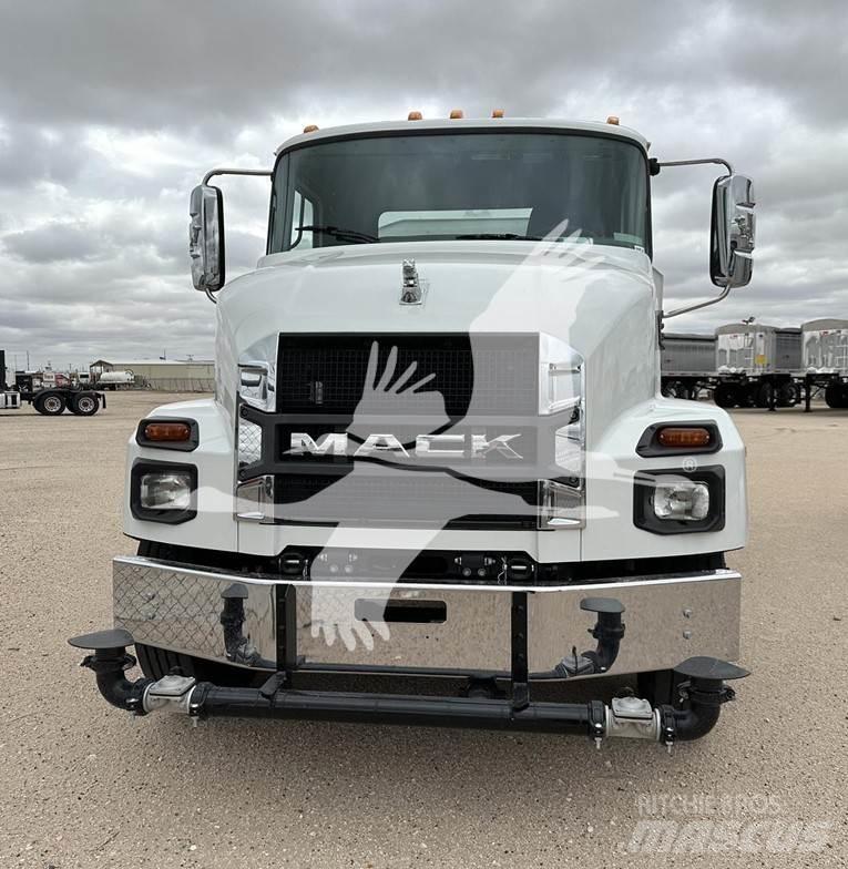Mack MD7 탱커 트럭