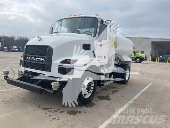 Mack MD7 탱커 트럭