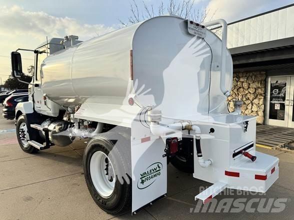 Mack MD7 탱커 트럭