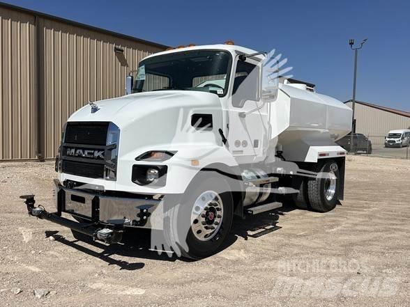 Mack MD7 탱커 트럭