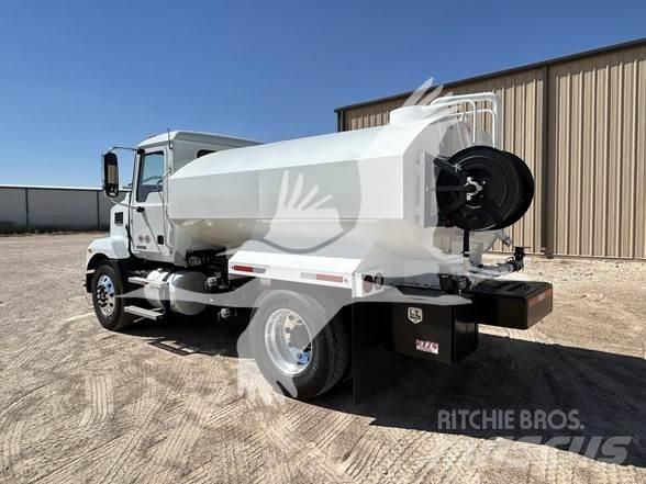 Mack MD7 탱커 트럭
