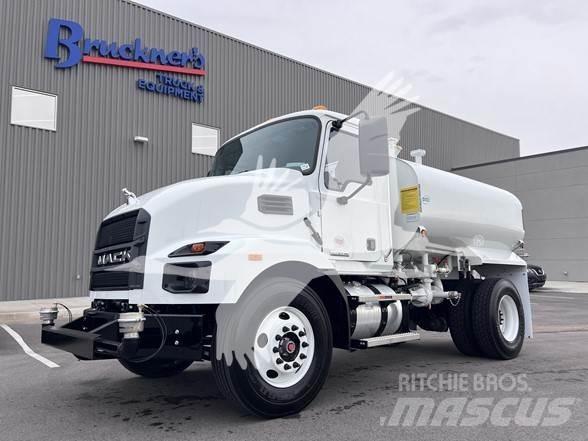 Mack MD7 탱커 트럭