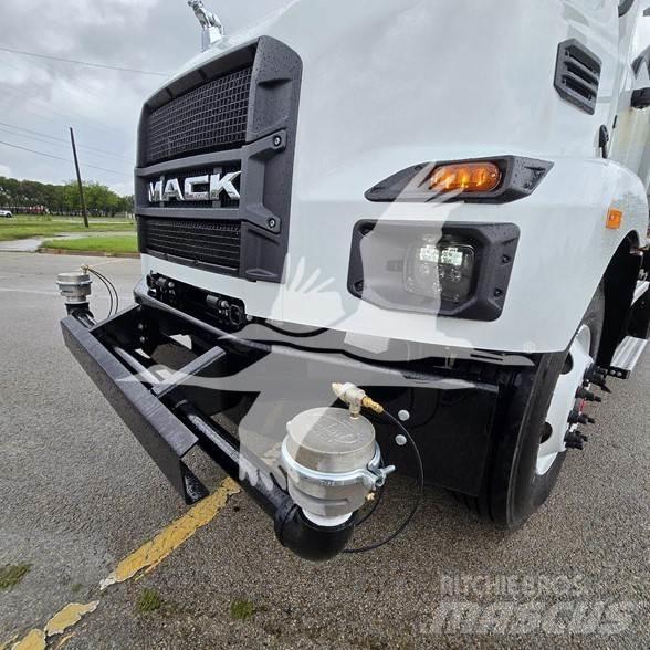Mack MD7 탱커 트럭