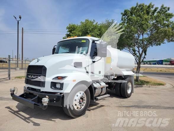 Mack MD7 탱커 트럭