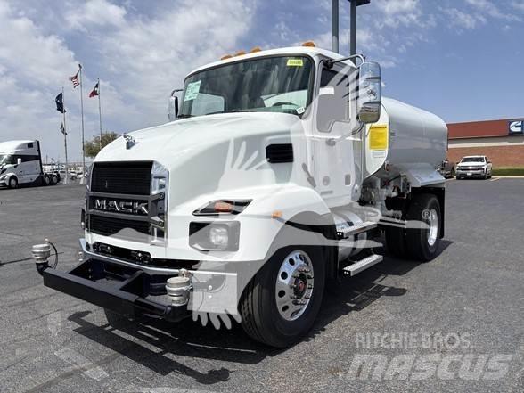 Mack MD7 탱커 트럭