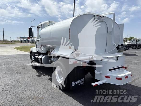Mack MD7 탱커 트럭