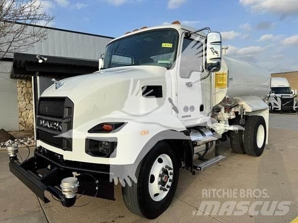 Mack MD7 탱커 트럭