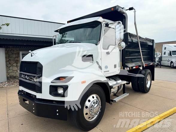 Mack MD7 덤프 트럭