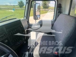 Mack MD7 덤프 트럭