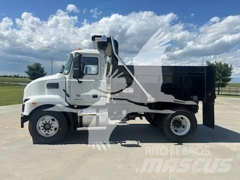 Mack MD7 덤프 트럭