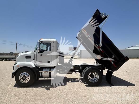 Mack MD7 덤프 트럭