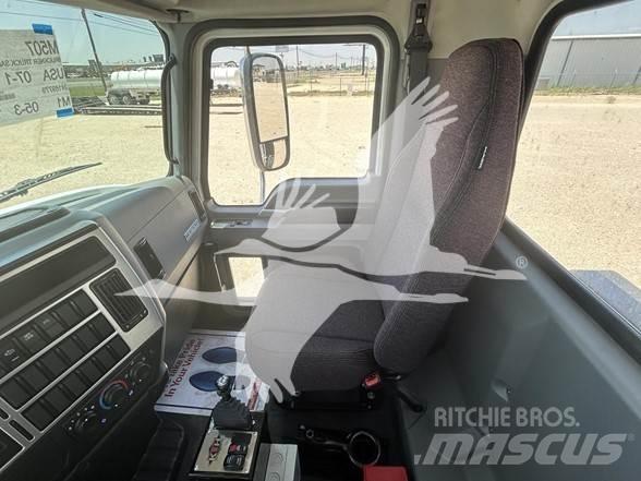 Mack MD7 덤프 트럭