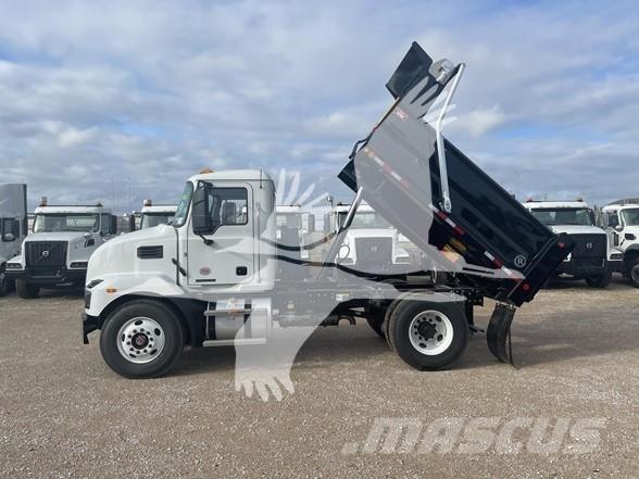 Mack MD7 덤프 트럭