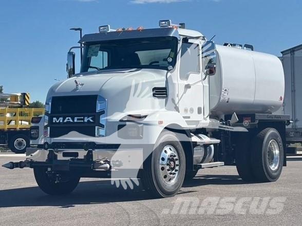 Mack MD7 탱커 트럭