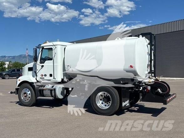 Mack MD7 탱커 트럭