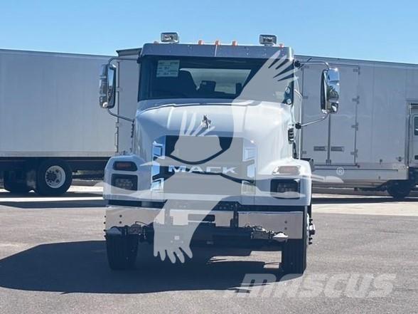 Mack MD7 탱커 트럭