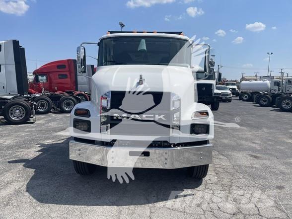 Mack MD7 덤프 트럭