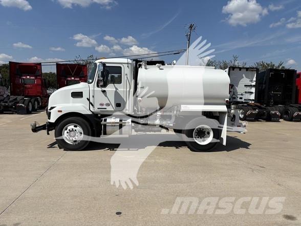 Mack MD7 탱커 트럭