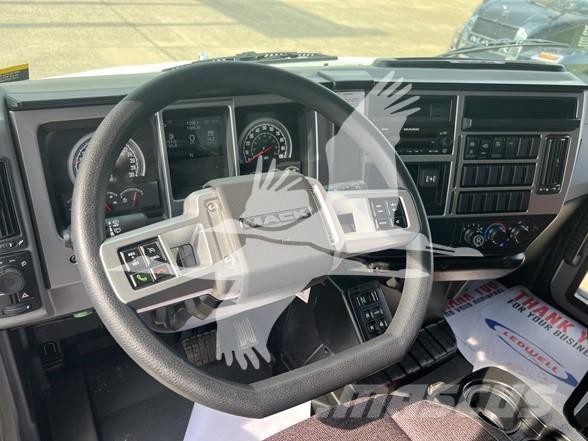 Mack MD7 덤프 트럭