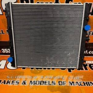 Hitachi ZX 70 라디에이터