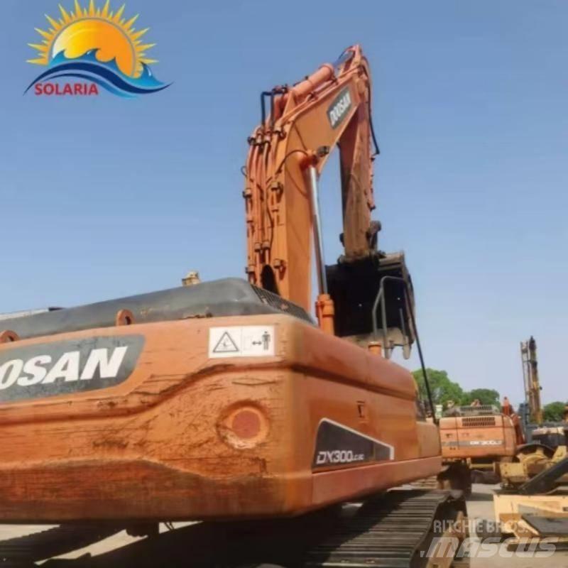 Doosan DX 300 대형 굴삭기 29톤 이상