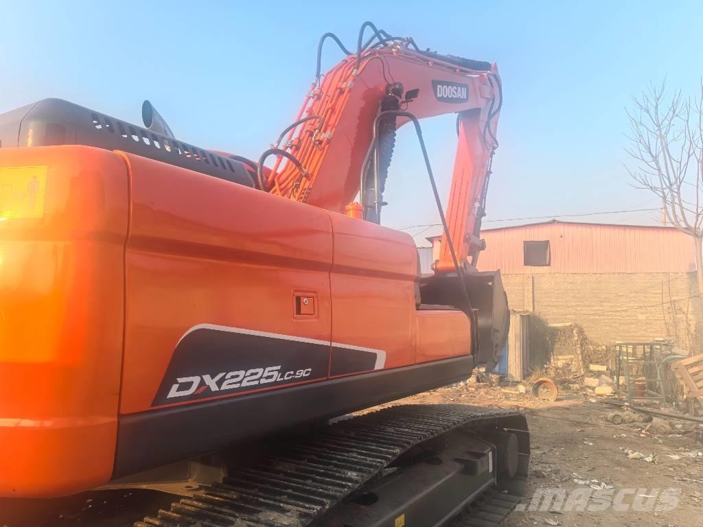 Doosan DX225 대형 굴삭기 29톤 이상