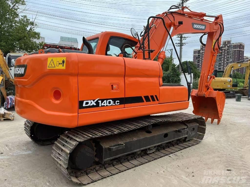 Doosan DX 140 대형 굴삭기 29톤 이상