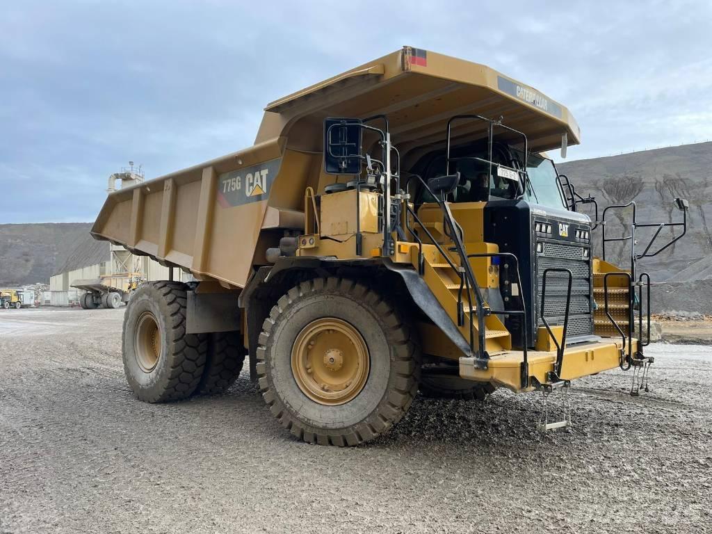 CAT 775G 초대형 덤프 트럭