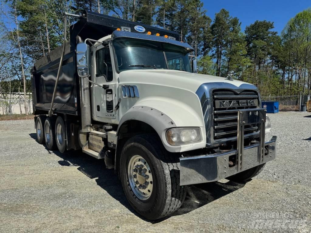 Mack GU713 덤프 트럭