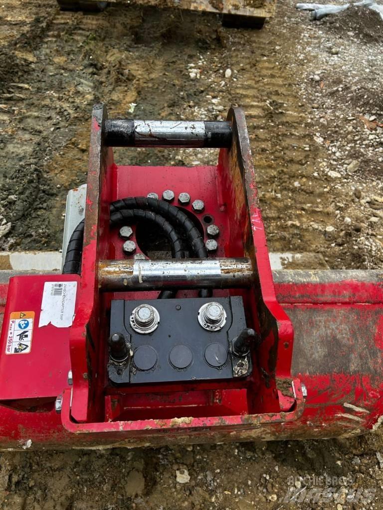 Takeuchi TB 290 중형굴삭기 7톤-28톤