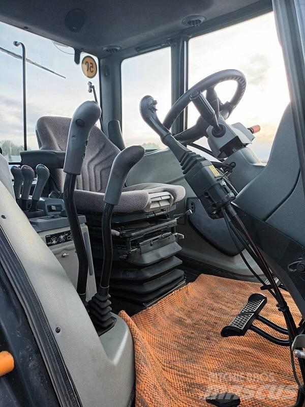 Valtra N 141 Hitech 트랙터